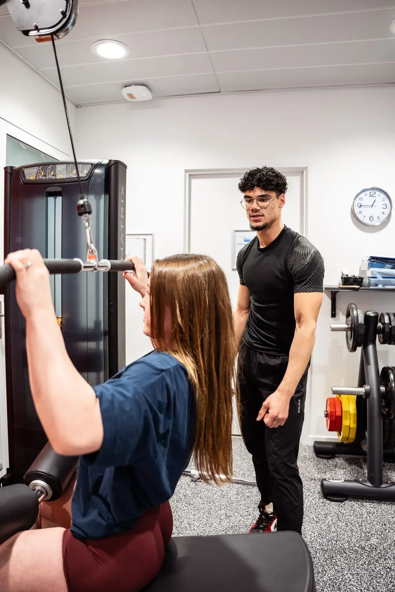 Doortrainen na herstel in de trainingszaal